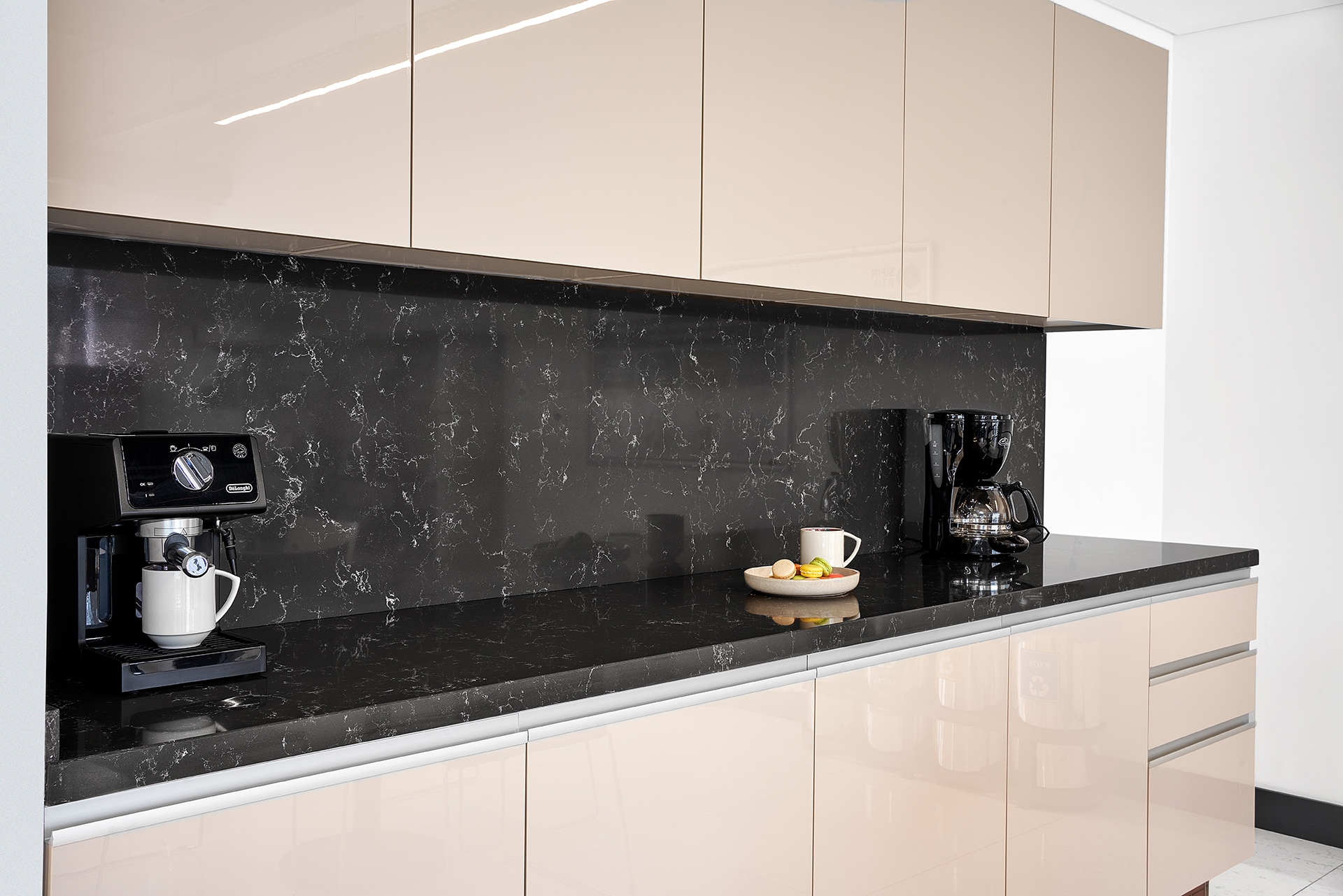 Belenco kuvars tezgâh — Aizano deseni, homojen yüzey