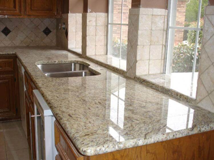 Granit tezgâh — doğal taş damar yapısı, yüksek ısı dayanımı